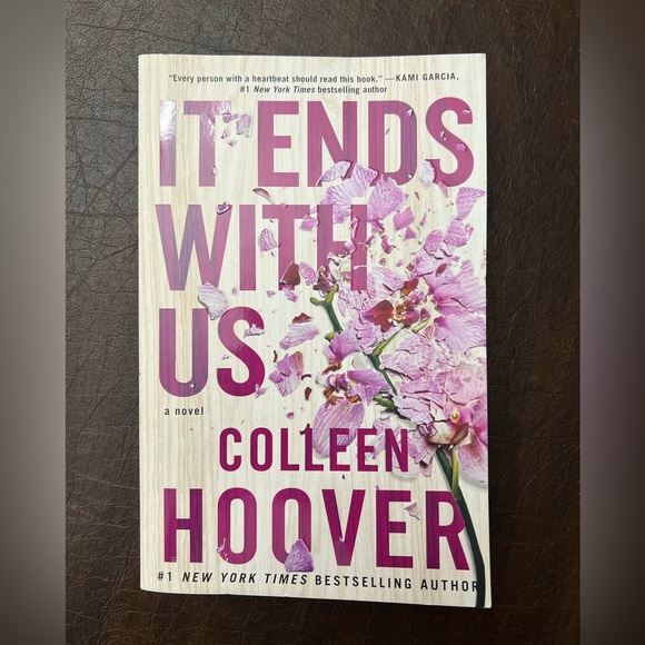 It Ends with Us Ser.: It Ends with Us : A Novel by Colleen Hoover - Picture 1 of 2